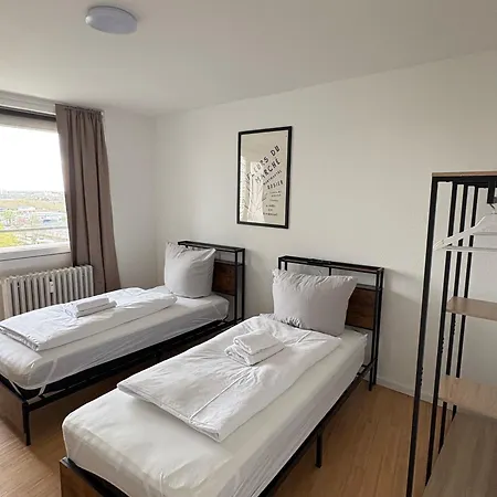 Monteurs Ueber Den Daechern Der Stadt Appartement