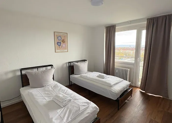 Monteurs über Den Dächern Der Stadt * Ludwigshafen am Rhein